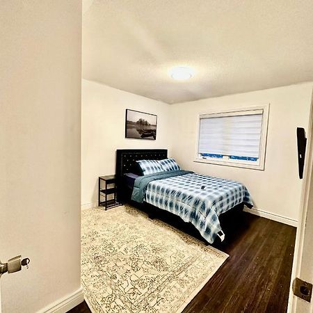 Deluxe Double Room Ii- Hazel Stays Mississauga Exterior photo