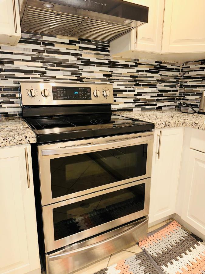 Deluxe Double Room Ii- Hazel Stays Mississauga Exterior photo